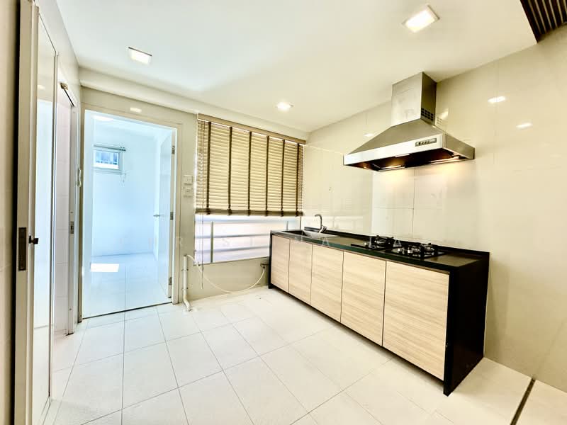 Parkshore, 201 Tanjong Rhu Road, 3 Bedrooms, 1,636 sqft, Condominium For Sale, by Christina Lau, 500191235 - Kitchen yard and helper’s room - PropertyGuru.com.sg