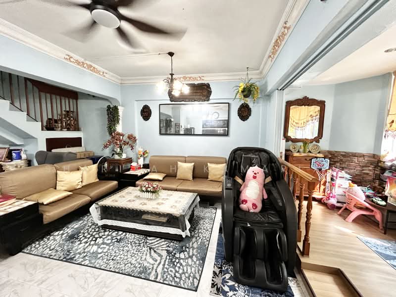 336 Jurong East Avenue 1, 336 Jurong East Avenue 1, 4 Bedrooms, 1,604 sqft, HDB Flat For Sale, by Sharifah Kamariah, 500191265 - Living Room - PropertyGuru.com.sg