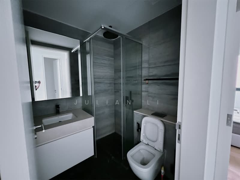 Sloane Residences, 17 Balmoral Road, 2 Bedrooms, 743 sqft, Condominium For Sale, by Julian Li, 500191274 - Bathroom - PropertyGuru.com.sg
