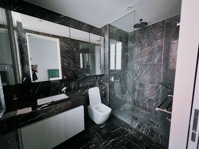 Sloane Residences, 17 Balmoral Road, 2 Bedrooms, 743 sqft, Condominium For Sale, by Julian Li, 500191274 - Bathroom - PropertyGuru.com.sg