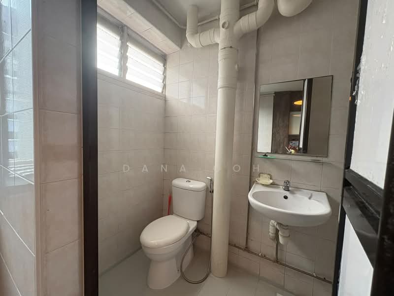 913 Jurong West Street 91, 913 Jurong West Street 91, 4 Bedrooms, 1,367 sqft, HDB Flat For Sale, by Dana Goh, 500191285 - Bathroom - PropertyGuru.com.sg