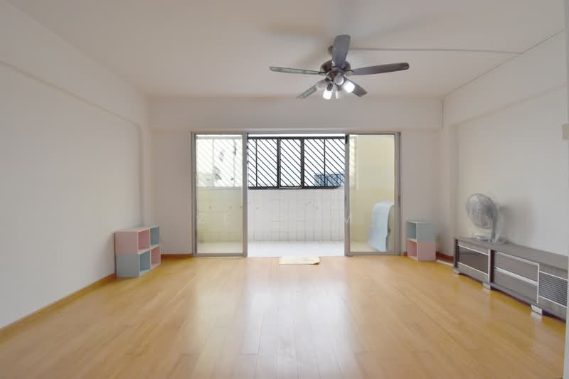 705 Hougang Avenue 2, 705 Hougang Avenue 2, 3 Bedrooms, 1,593 sqft, HDB Flat For Sale, by Zen Lim, 500191316 - Living Room - PropertyGuru.com.sg