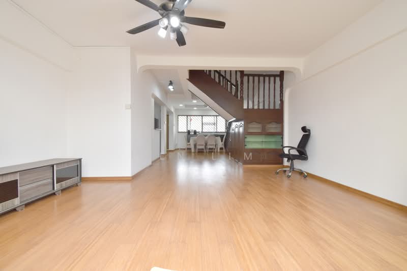 705 Hougang Avenue 2, 705 Hougang Avenue 2, 3 Bedrooms, 1,593 sqft, HDB Flat For Sale, by Zen Lim, 500191316 - Living Room - PropertyGuru.com.sg