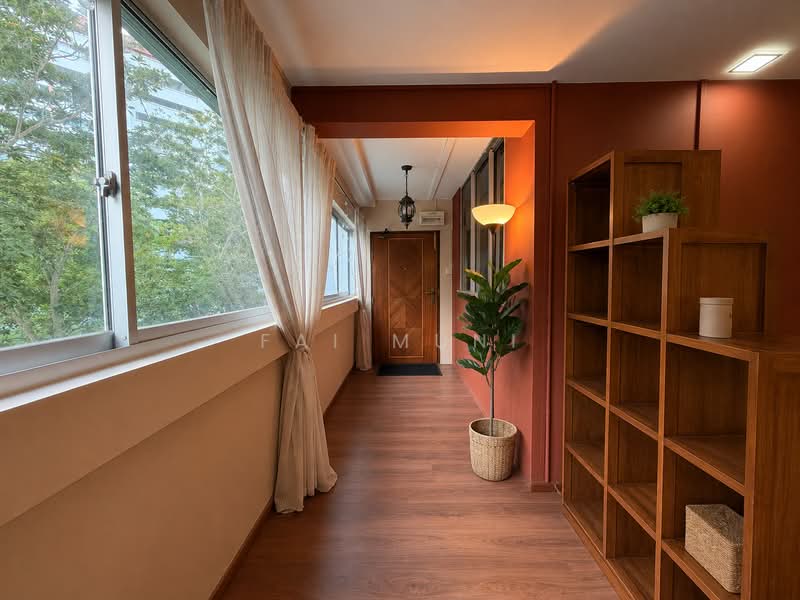 445 Tampines Street 42, 445 Tampines Street 42, 2 Bedrooms, 818 sqft, HDB Flat For Sale, by Fai Muni, 500191321 - Corridor - PropertyGuru.com.sg