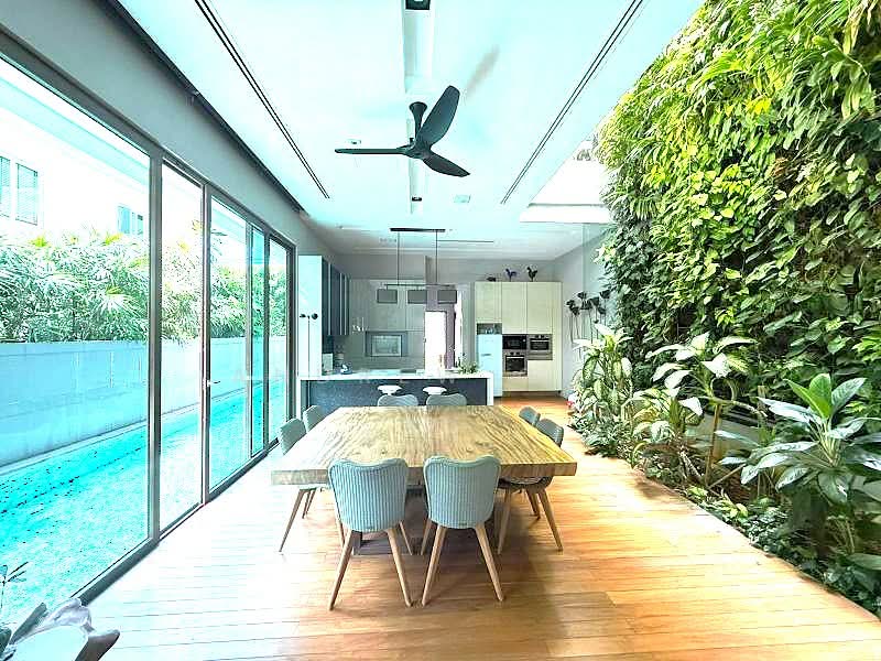 ⭐️$18XX PSF BUILT⭐️SIGLAP⭐️1KM TAO NAN⭐️MOVE IN⭐️超值精选豪宅⭐️, MOVE IN | POOL | 6000SQF BUILT UP | MRT MALL 700M | 3 CARS, 5 Bedrooms, 6,000 sqft, Semi-Detached House For Sale, by Andrew Goh, 500191340 - Dining Room - PropertyGuru.com.sg