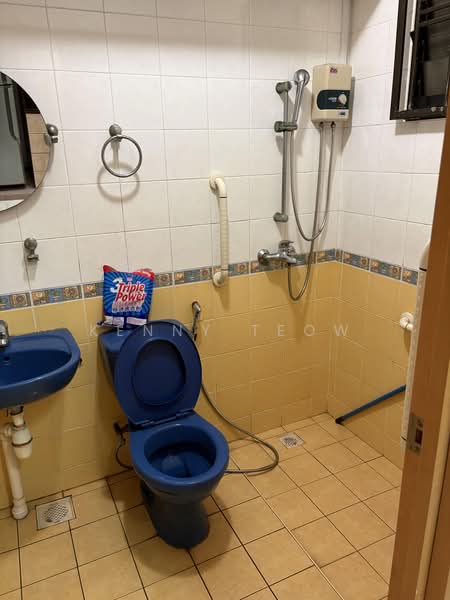 774 Bedok Reservoir View, 774 Bedok Reservoir View, 3 Bedrooms, 1,237 sqft, HDB Flat For Sale, by Kenny Teow, 500191345 - Bathroom - PropertyGuru.com.sg