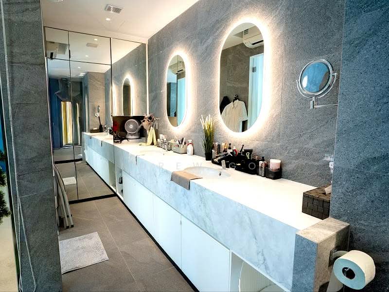 ⭐️$13XX PSF BUILT⭐️SIGLAP⭐️RENOVATED⭐️静巷私宅⭐️, 5 ENSUITES | POOL | LIFT | MOVE IN READY | 600M MRT, East Coast / Marine Parade, 6 Bedrooms, 7,000 sqft, Semi-Detached House For Sale, by Andrew Goh, 500191350 - Bathroom - PropertyGuru.com.sg