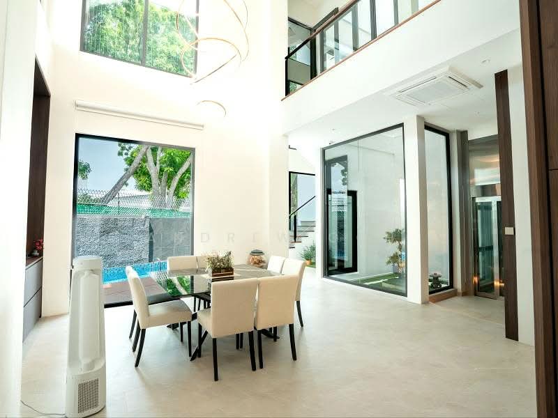 ⭐️$13XX PSF BUILT⭐️SIGLAP⭐️RENOVATED⭐️静巷私宅⭐️, 5 ENSUITES | POOL | LIFT | MOVE IN READY | 600M MRT, East Coast / Marine Parade, 6 Bedrooms, 7,000 sqft, Semi-Detached House For Sale, by Andrew Goh, 500191350 - Dining Room - PropertyGuru.com.sg