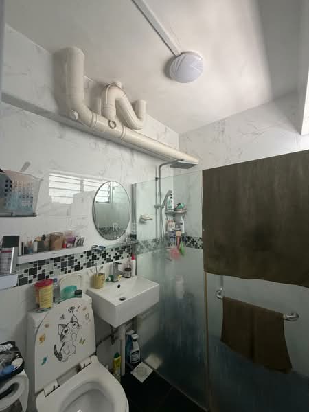 511 Jurong West Street 52, 511 Jurong West Street 52, 2 Bedrooms, 796 sqft, HDB Flat For Sale, by Irene ., 500191358 - Master Bathroom - PropertyGuru.com.sg
