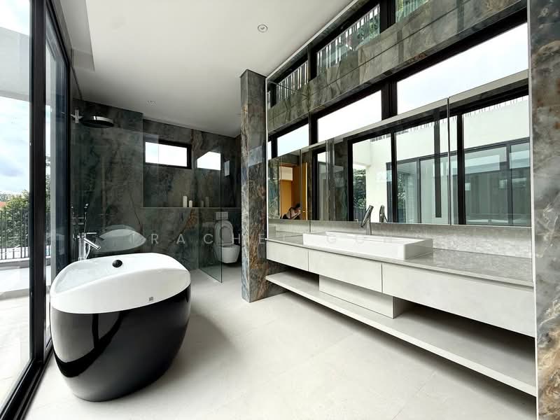 Brand New 3-Storey Detached Home with Huge Pool, , 6 Bedrooms, 10,500 sqft, Detached House For Rent, by Rachel Goh, 500191375 - Bathroom - PropertyGuru.com.sg