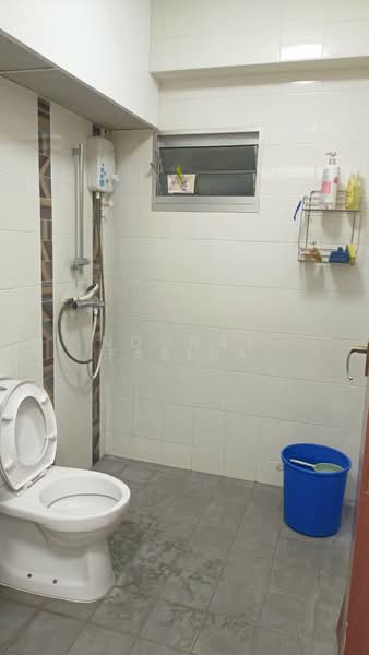 428B Yishun Avenue 11, 428B Yishun Avenue 11, 3 Bedrooms, 990 sqft, HDB Flat For Sale, by Noonal Farina, 500191381 - Bathroom - PropertyGuru.com.sg