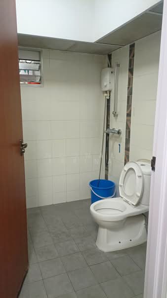 428B Yishun Avenue 11, 428B Yishun Avenue 11, 3 Bedrooms, 990 sqft, HDB Flat For Sale, by Noonal Farina, 500191381 - Bathroom - PropertyGuru.com.sg