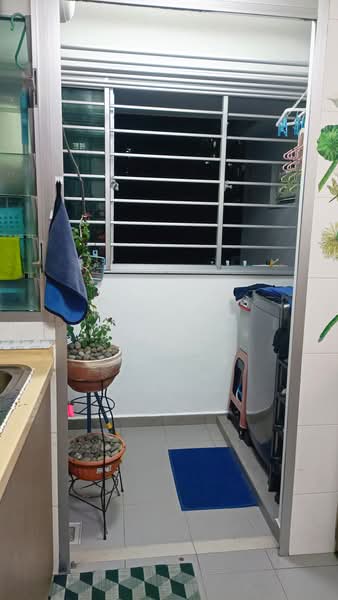428B Yishun Avenue 11, 428B Yishun Avenue 11, 3 Bedrooms, 990 sqft, HDB Flat For Sale, by Noonal Farina, 500191381 - Balcony - PropertyGuru.com.sg