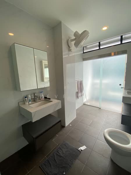 Barossa Gardens, 249A Pasir Panjang Road, Room Rental, 380 sqft, Terraced House For Rent, by Steve Teo, 500191382 - Bathroom - PropertyGuru.com.sg