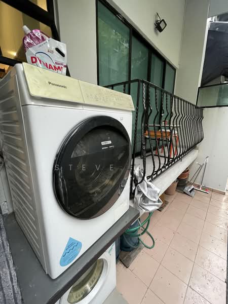Barossa Gardens, 249A Pasir Panjang Road, Room Rental, 380 sqft, Terraced House For Rent, by Steve Teo, 500191382 - Balcony - PropertyGuru.com.sg