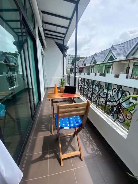 Barossa Gardens, 249A Pasir Panjang Road, Room Rental, 380 sqft, Terraced House For Rent, by Steve Teo, 500191382 - Balcony - PropertyGuru.com.sg