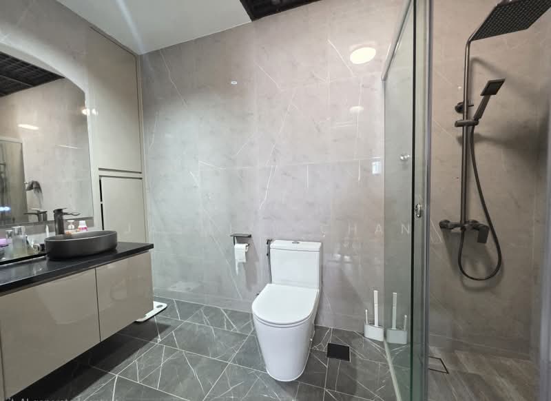 Undervalued Chestnut Green Landed Enclave next to Chestnut and Hillview MRT Renovated, Chestnut Green, 4 Bedrooms, 2,900 sqft, Terraced House For Sale, by Jasmine Chan, 500191383 - Bathroom - PropertyGuru.com.sg