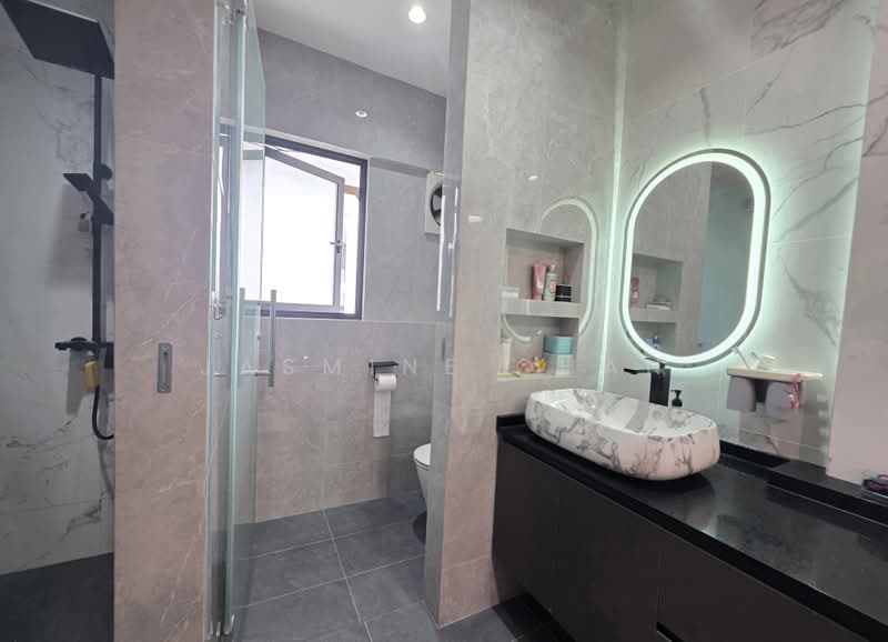 Undervalued Chestnut Green Landed Enclave next to Chestnut and Hillview MRT Renovated, Chestnut Green, 4 Bedrooms, 2,900 sqft, Terraced House For Sale, by Jasmine Chan, 500191383 - PropertyGuru.com.sg