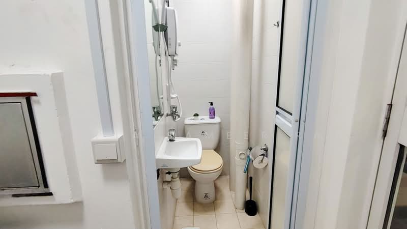The Jade, 9 Bukit Batok Central Link, Room Rental, 150 sqft, Condominium For Rent, by Gupta Sameer Raj, 500191429 - Bathroom - PropertyGuru.com.sg