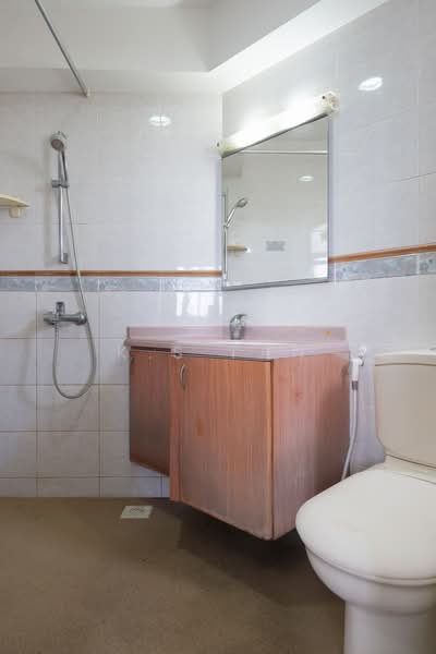 Ivory Heights, 122 Jurong East Street 13, 3 Bedrooms, 1,701 sqft, Condominium For Sale, by K.S Tan, 500191436 - Bathroom - PropertyGuru.com.sg
