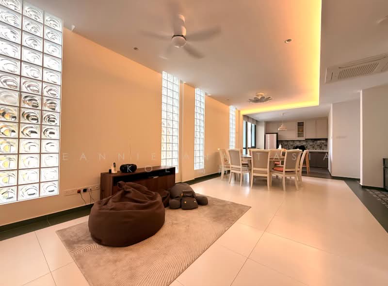 Modern 3.5+ basement Storey Corner-T @ Teacher's Housing Estate Upper Thomson Springleaf Lentor CHIJ, Upper Thomson, Springleaf,, 7 Bedrooms, 5,468 sqft, Corner Terrace For Sale, by Jeannie Anastasia Koe 高晶晶, 500191443 - Living Room - PropertyGuru.com.sg