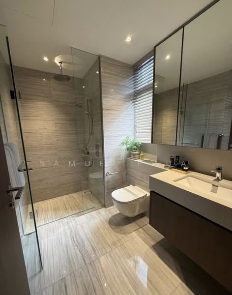 Cheap freehold d5 5 bed penthouse, , 5 Bedrooms, 2,164 sqft, Condominium For Sale, by Samuel Phua, 500191451 - Bathroom - PropertyGuru.com.sg