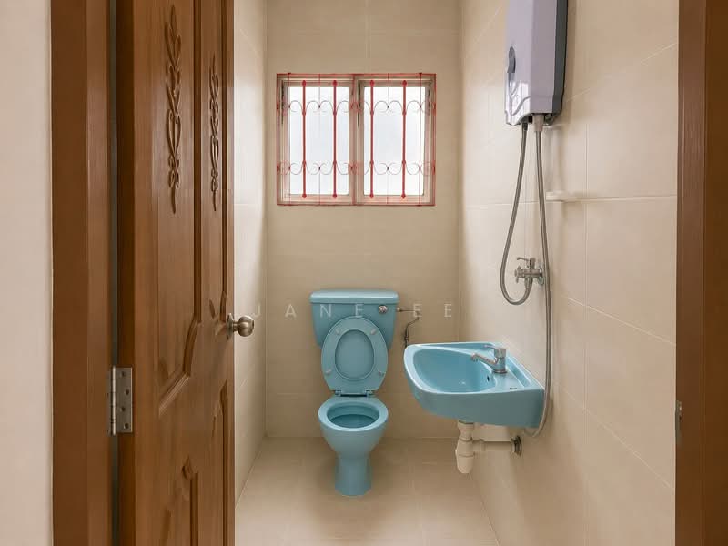 Hoover Park, Chun Tin Road, 4 Bedrooms, 3,000 sqft, Terraced House For Sale, by Jane Ee, 500191462 - Bathroom - PropertyGuru.com.sg