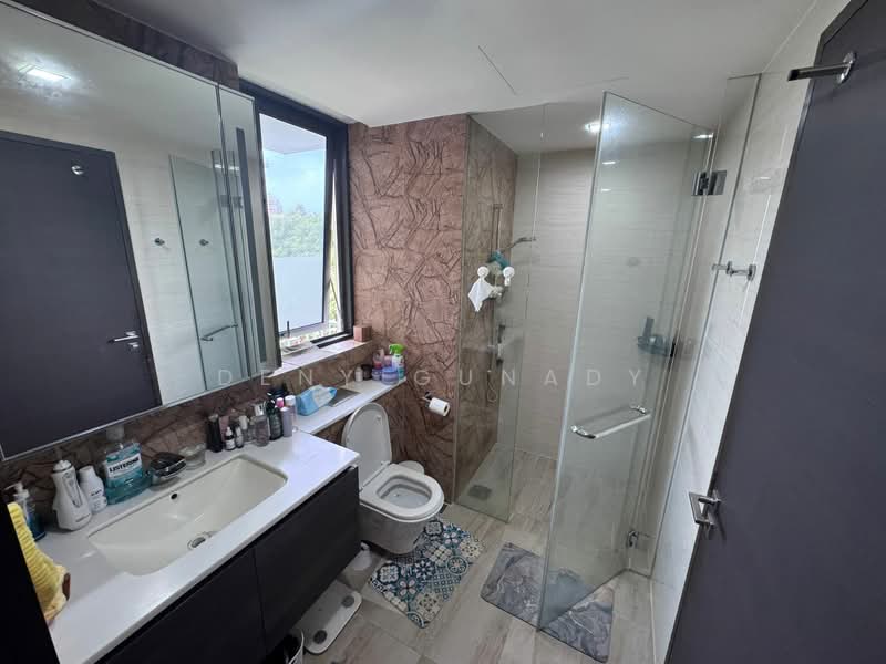 Sims Urban Oasis, 2 Sims Drive, 2 Bedrooms, 624 sqft, Condominium For Sale, by Deny Gunady, 500191484 - Bathroom - PropertyGuru.com.sg