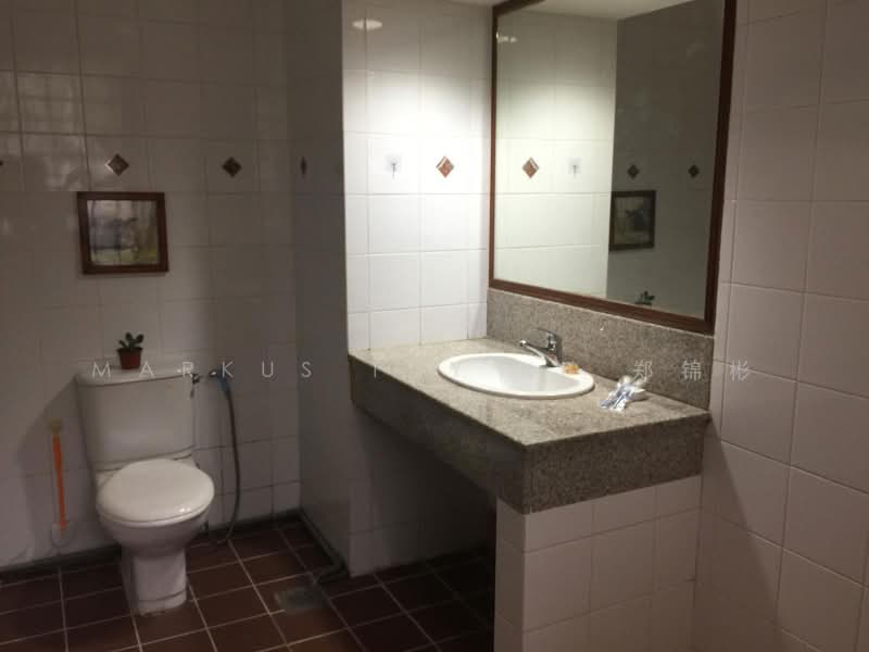 Cascadale, 732 Upper Changi Road East, 2 Bedrooms, 1,012 sqft, Condominium For Rent, by Markus Tay KP 郑锦彬, 500191487 - Bathroom - PropertyGuru.com.sg