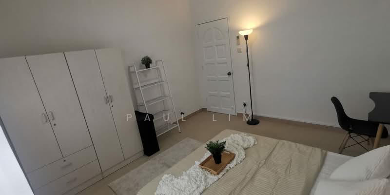 Queens, 16 Stirling Road, Room Rental, 100 sqft, Condominium For Rent, by Paul lim, 500191489 - Bedroom @ Queens Tower $1700 - PropertyGuru.com.sg