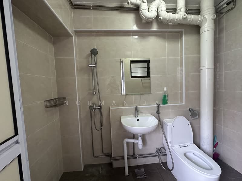 701 Woodlands Drive 40, 701 Woodlands Drive 40, 3 Bedrooms, 1,097 sqft, HDB Flat For Sale, by Norman Tan, 500191492 - Bathroom - PropertyGuru.com.sg
