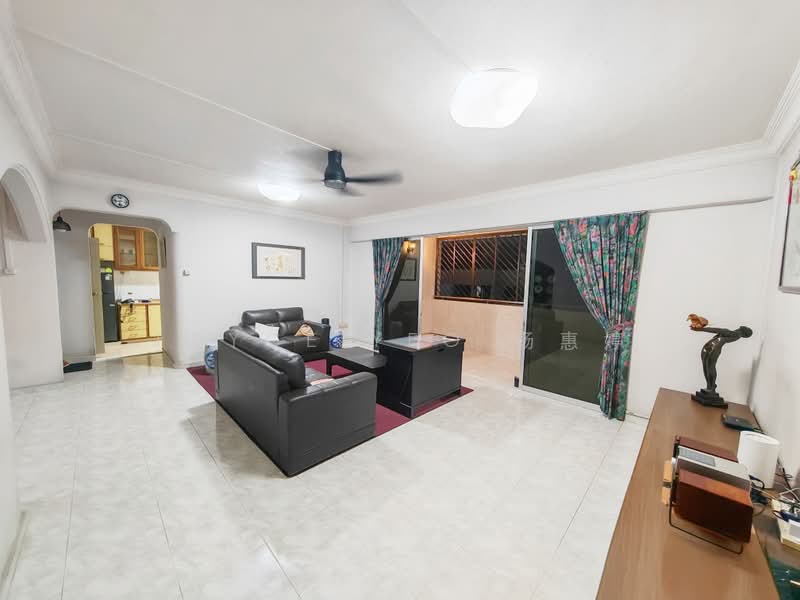 945 Tampines Avenue 4, 945 Tampines Avenue 4, 4 Bedrooms, 1,367 sqft, HDB Flat For Sale, by Joyce Yeo 杨惠婷, 500191493 - Living Room - PropertyGuru.com.sg