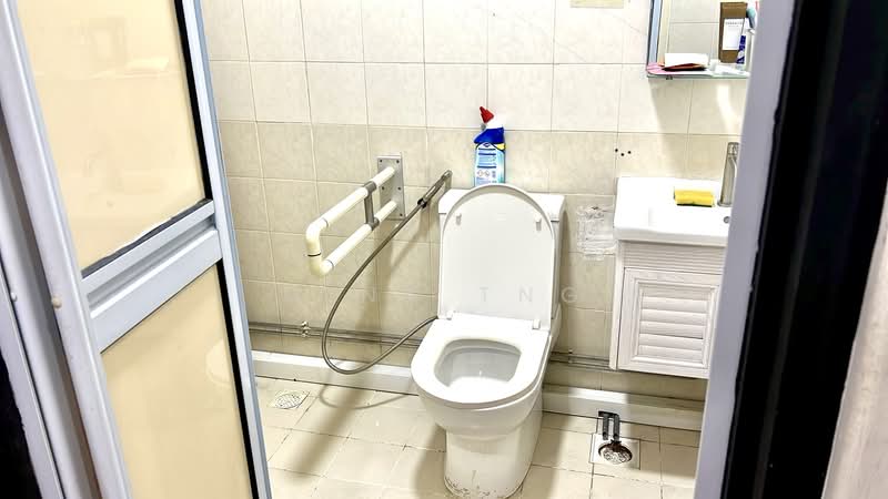 683A Jurong West Central 1, 683A Jurong West Central 1, 4 Bedrooms, 1,420 sqft, HDB Flat For Rent, by Gina Tng, 500191496 - Bathroom - PropertyGuru.com.sg