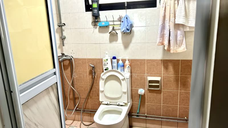 683A Jurong West Central 1, 683A Jurong West Central 1, 4 Bedrooms, 1,420 sqft, HDB Flat For Rent, by Gina Tng, 500191496 - Bathroom - PropertyGuru.com.sg