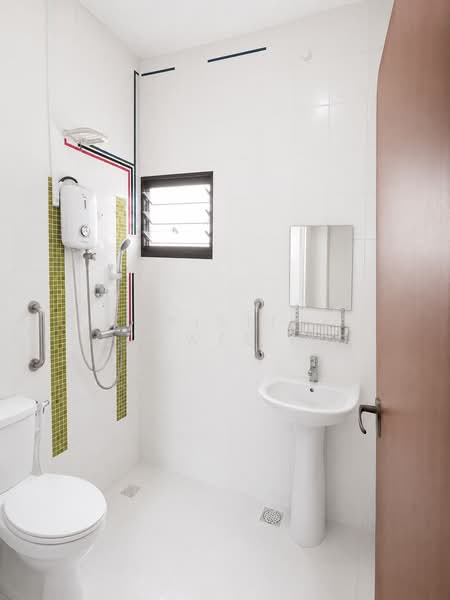 180A Boon Lay Drive, 180A Boon Lay Drive, 2 Bedrooms, 720 sqft, HDB Flat For Sale, by Christine Wee, 500191519 - Bathroom - PropertyGuru.com.sg