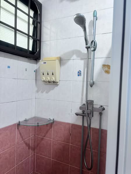 685A Jurong West Street 64, 685A Jurong West Street 64, Room Rental, 100 sqft, HDB Flat For Rent, by Maria Sung, 500191521 - Bathroom - PropertyGuru.com.sg