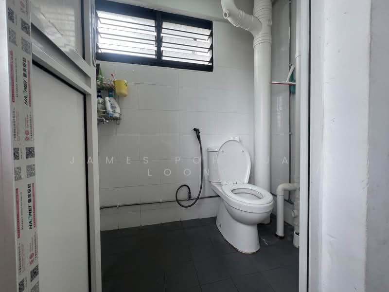 126 Yishun Street 11, 126 Yishun Street 11, 3 Bedrooms, 1,001 sqft, HDB Flat For Sale, by James Poh Yuan Loong, 500191547 - Bathroom - PropertyGuru.com.sg