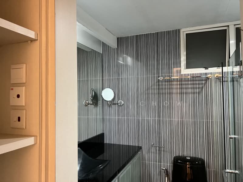 Seletar Springs Condominium, 100 Gerald Drive, 3 Bedrooms, 1,302 sqft, Condominium For Sale, by Vincent Chow, 500191559 - Master Bathroom - PropertyGuru.com.sg