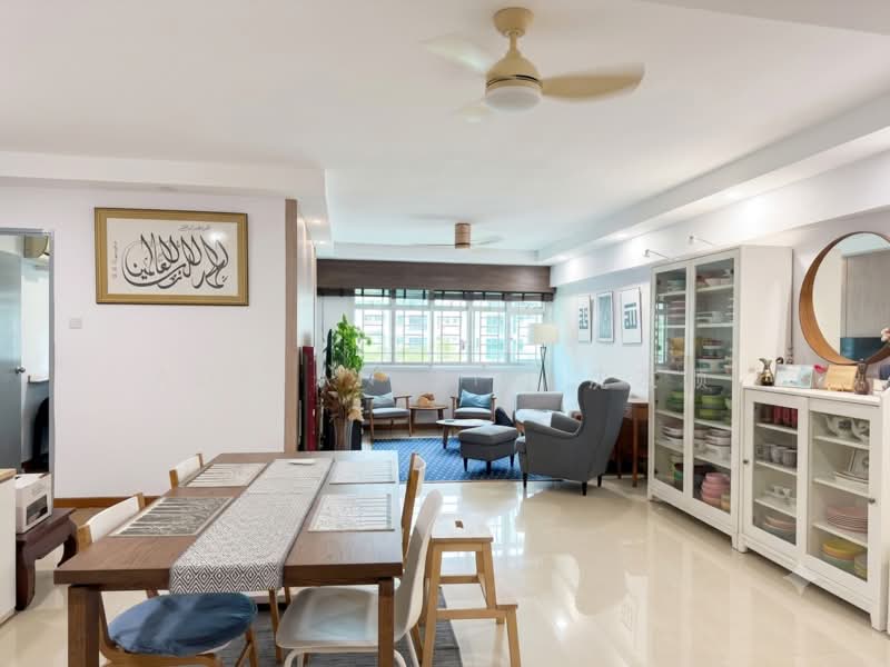 647 Punggol Central, 647 Punggol Central, 3 Bedrooms, 1,184 sqft, HDB Flat For Sale, by Adrian Sim ๆฒๅ้กบ, 500191563 - Living Room - PropertyGuru.com.sg