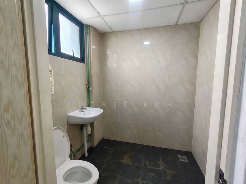 Oxley BizHub 2, 62 Ubi Road 1, 1,023 sqft, Light Industrial (B1) For Sale, by Audree Koh, 500191594 - Bathroom - CommercialGuru.com.sg