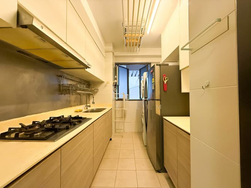 348B Yishun Avenue 11, 348B Yishun Avenue 11, 3 Bedrooms, 990 sqft, HDB Flat For Sale, by Alex Lim, 500191595 - Kitchen - PropertyGuru.com.sg