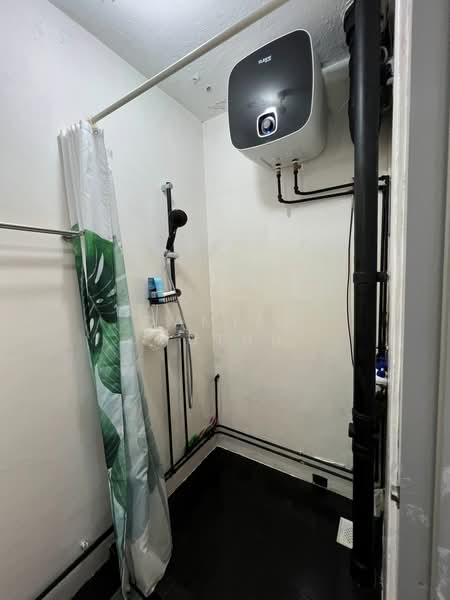 101 Henderson Crescent, 101 Henderson Crescent, 3 Bedrooms, 796 sqft, HDB Flat For Sale, by Damian Muthu, 500191601 - Bathroom - PropertyGuru.com.sg
