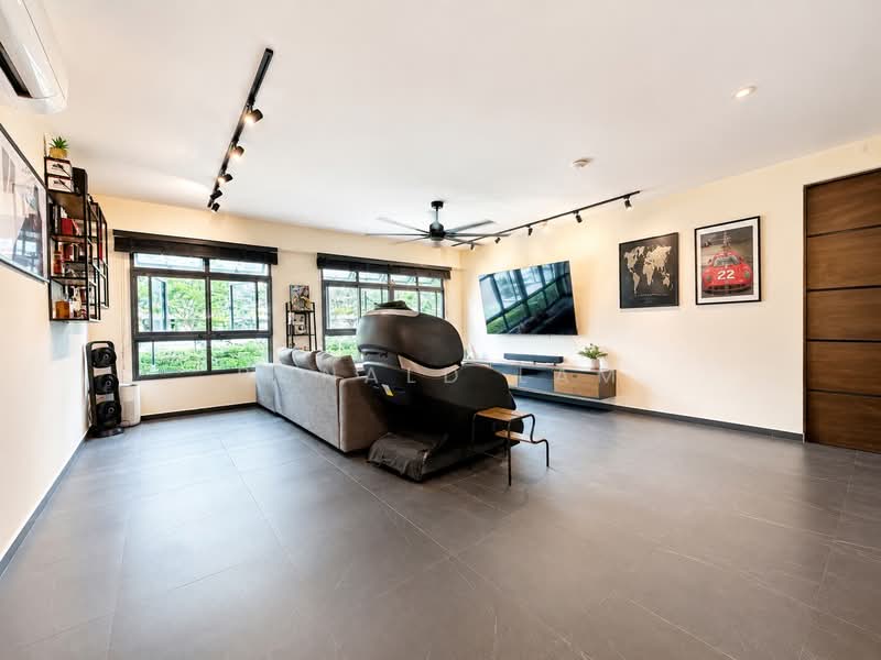 620A Tampines Street 61, 620A Tampines Street 61, 3 Bedrooms, 1,216 sqft, HDB Flat For Sale, by Ronald Lam, 500191622 - Living Room - PropertyGuru.com.sg