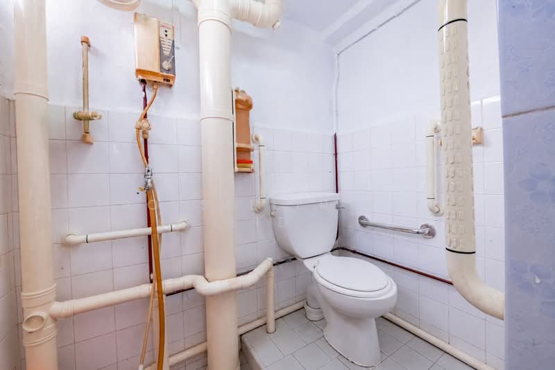 45 Telok Blangah Drive, 45 Telok Blangah Drive, 1 Bedroom, 484 sqft, HDB Flat For Sale, by Don Png, 500191640 - Bathroom - PropertyGuru.com.sg