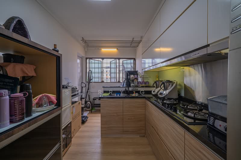 269 Bukit Batok East Avenue 4, 269 Bukit Batok East Avenue 4, 3 Bedrooms, 904 sqft, HDB Flat For Sale, by Sherry Goh, 500191641 - Kitchen - PropertyGuru.com.sg