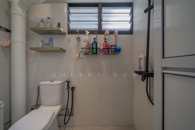 269 Bukit Batok East Avenue 4, 269 Bukit Batok East Avenue 4, 3 Bedrooms, 904 sqft, HDB Flat For Sale, by Sherry Goh, 500191641 - Bathroom - PropertyGuru.com.sg