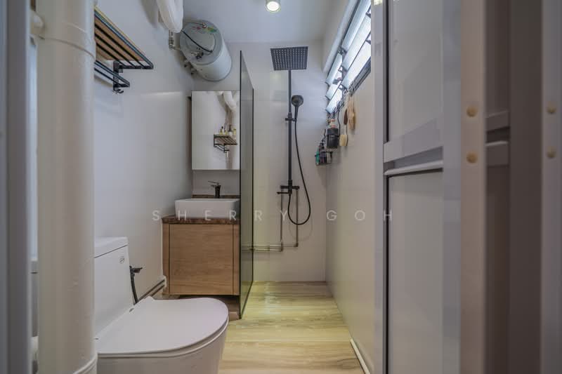 269 Bukit Batok East Avenue 4, 269 Bukit Batok East Avenue 4, 3 Bedrooms, 904 sqft, HDB Flat For Sale, by Sherry Goh, 500191641 - Bathroom - PropertyGuru.com.sg