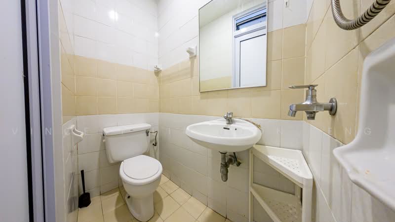 Dover Parkview, 32 Dover Rise, Room Rental, 100 sqft, Condominium For Rent, by Vincent Lim Boon Seng, 500191664 - Service Yard Toilet - PropertyGuru.com.sg