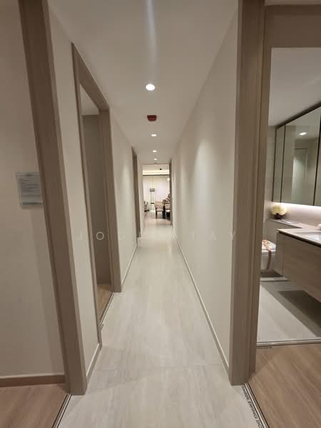 Narra Residences, , 5 Bedrooms, 1,658 sqft, Condominium For Sale, by Jodia Tay, 500191668 - Corridor - PropertyGuru.com.sg