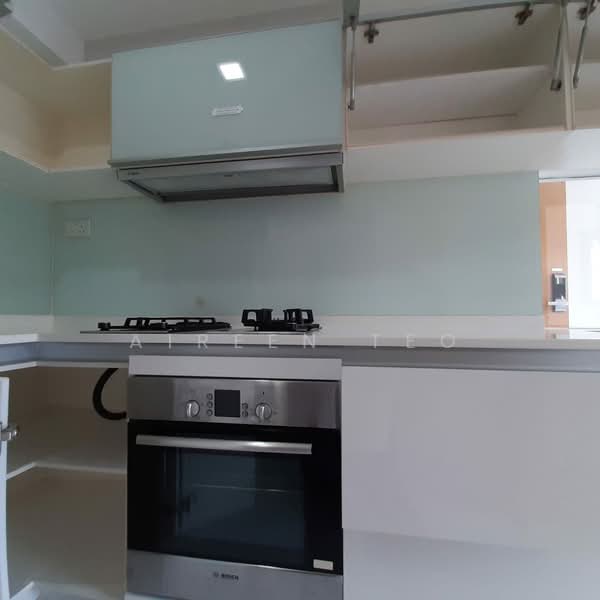 Wilkie Studio, 86 Wilkie Road, 3 Bedrooms, 1,044 sqft, Condominium For Rent, by Aireen Teo, 500191692 - Kitchen - PropertyGuru.com.sg